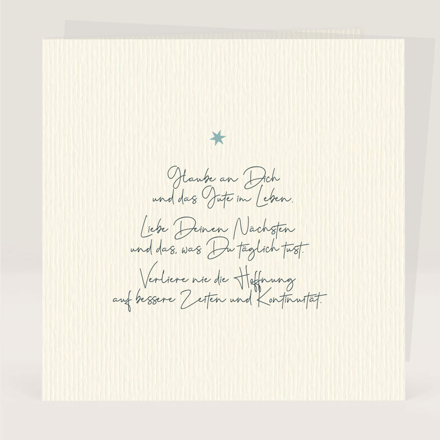 Gmundpapier Weihnachtskarte Hoffnung in Krisenzeiten, Weihnachtskarte mit Gedicht Glaube-Liebe-Hoffnung in Tannenform mit taubenblauem Sternchen